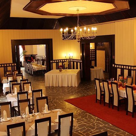 Hotel Staromiejski Słupsk Buitenkant foto