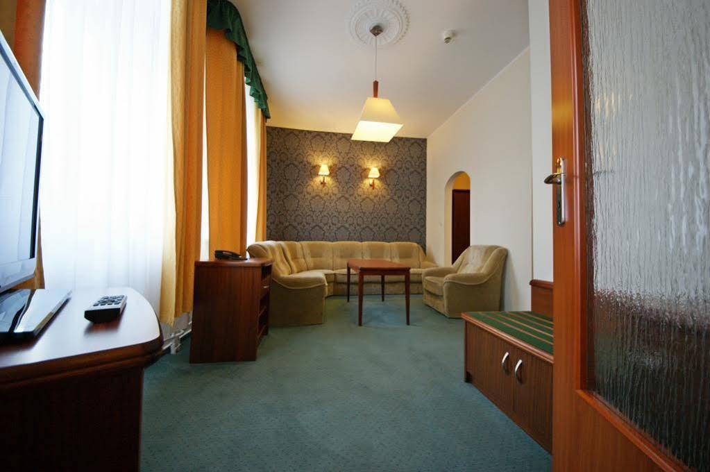 Hotel Staromiejski Słupsk Buitenkant foto