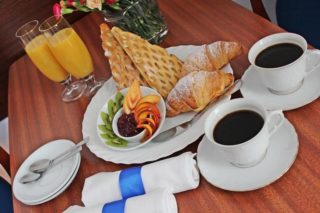 Hotel Staromiejski Słupsk Buitenkant foto